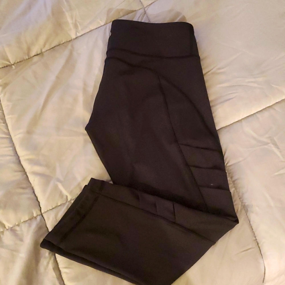 Black Lululemon capris